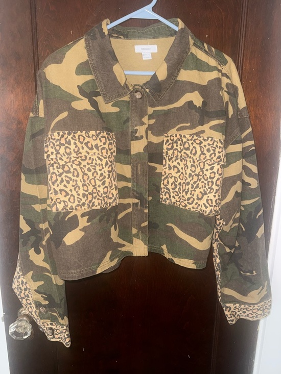 Forever 21 Jackets & Blazers - Forever 21+ Olive Green Cropped Jacket